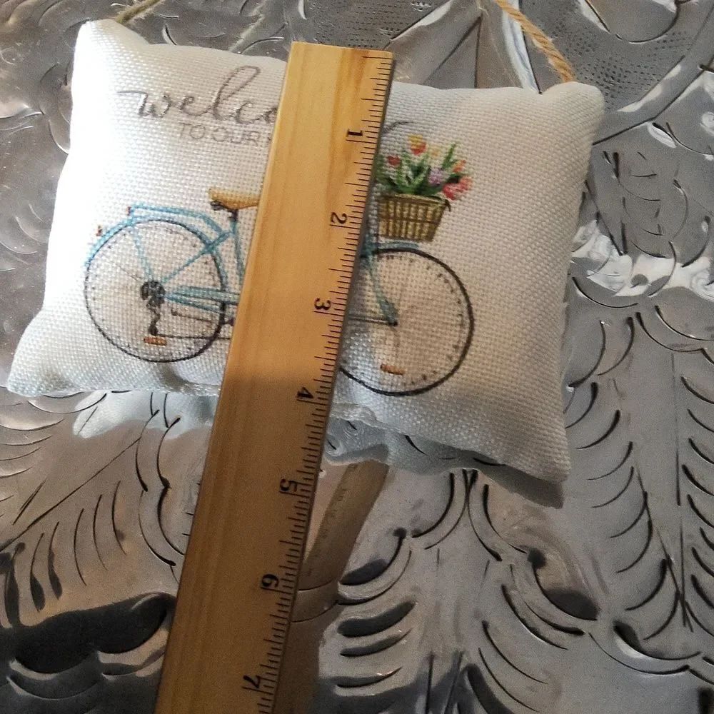 Two accent pillows NWT - Picture 4 of 6